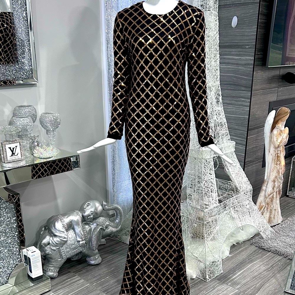 NWOT ✨Sequins Dress with Black and Gold Long Sleeve-Size-M